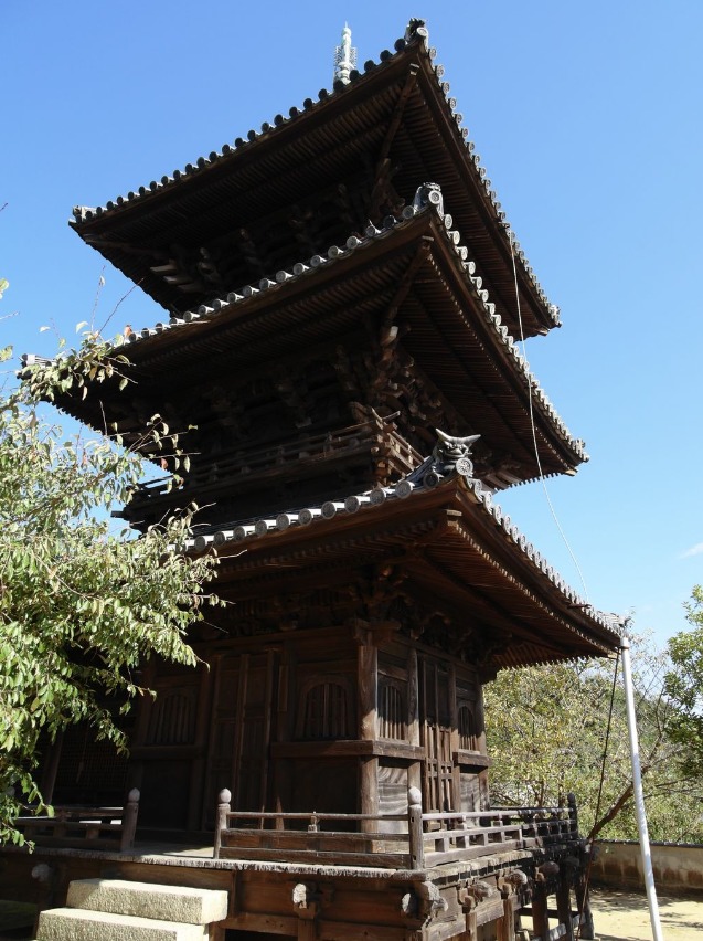本蓮寺の三重塔