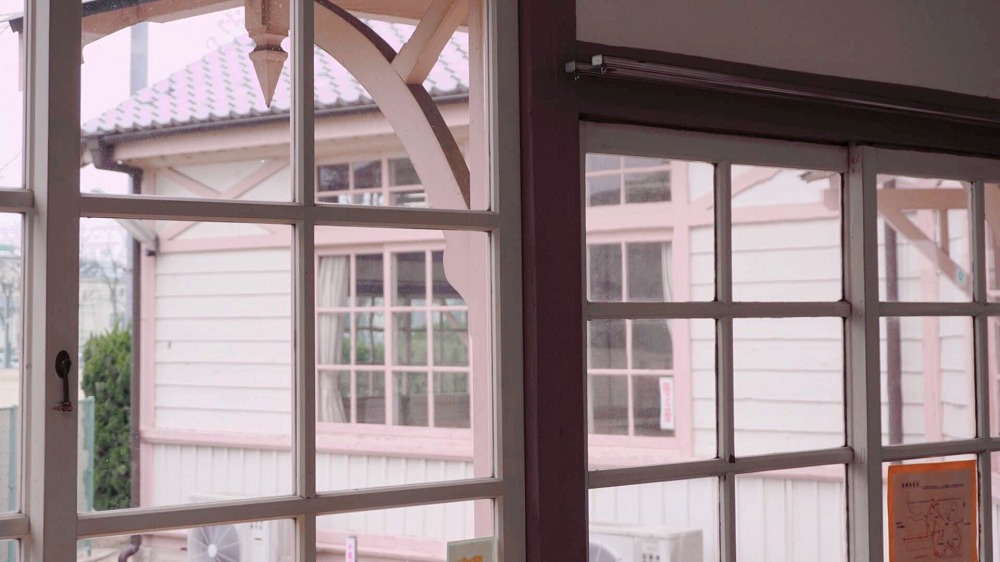旧旭東幼稚園園舎の窓