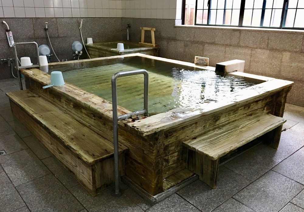 西の湯温泉の浴槽