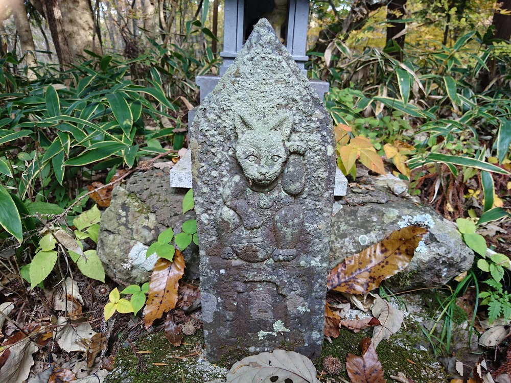 育霊神社の仏像