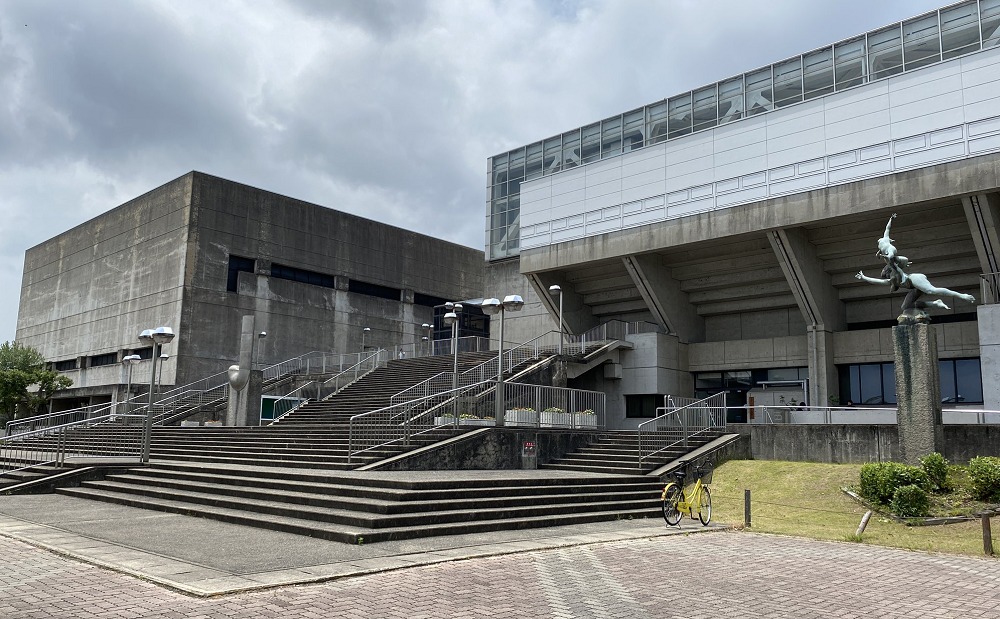 岡山市総合文化体育館の外観