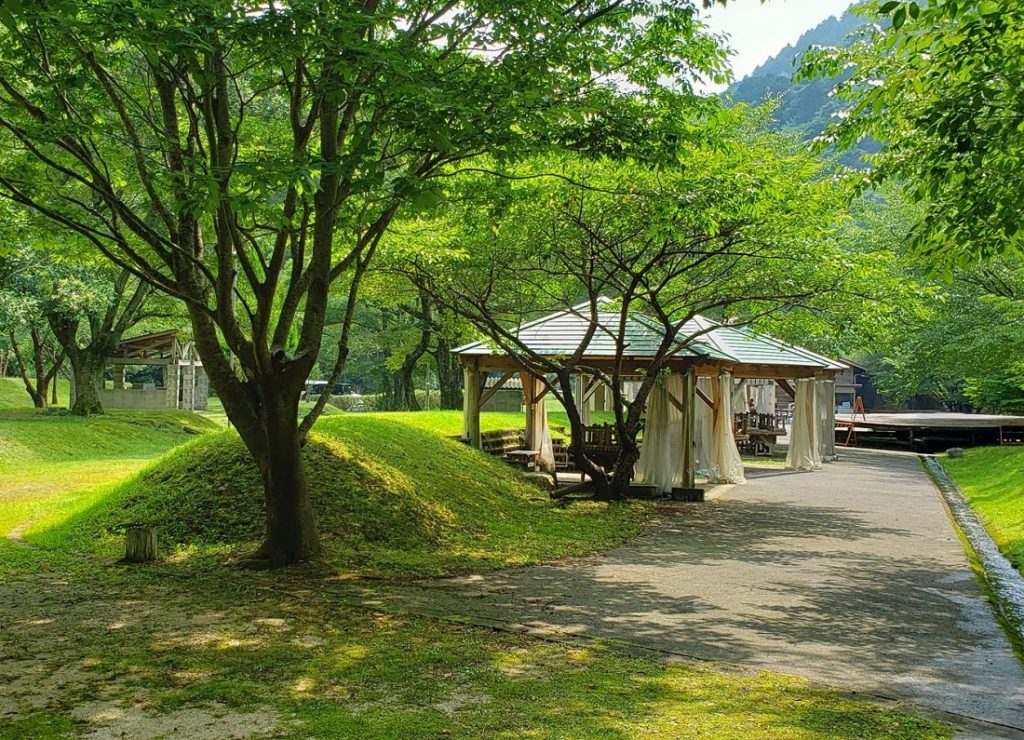 奥津川ラビンの里｜ダム近くの森林と渓流を満喫できる穴場のアウトドア・キャンプ施設【津山市】 岡山スタイル