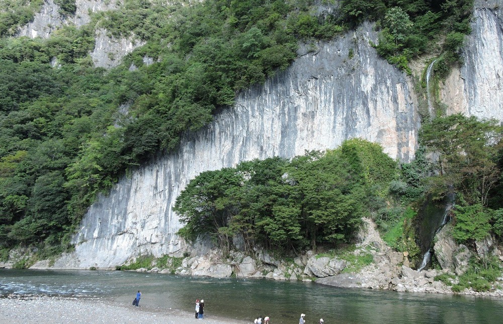 井倉峡の崖