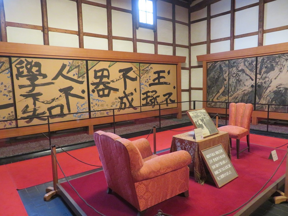 倉紡記念館の椅子