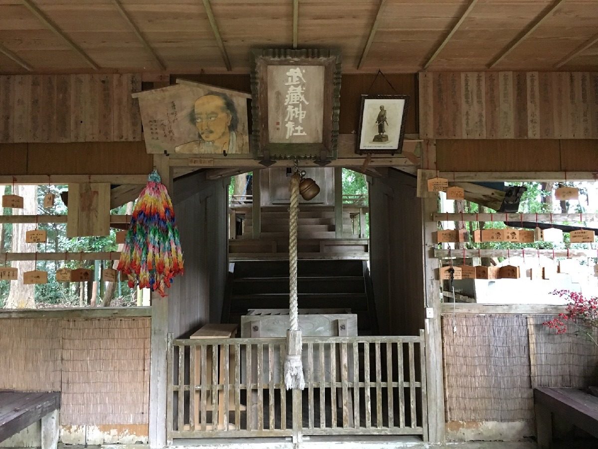 武蔵神社の境内