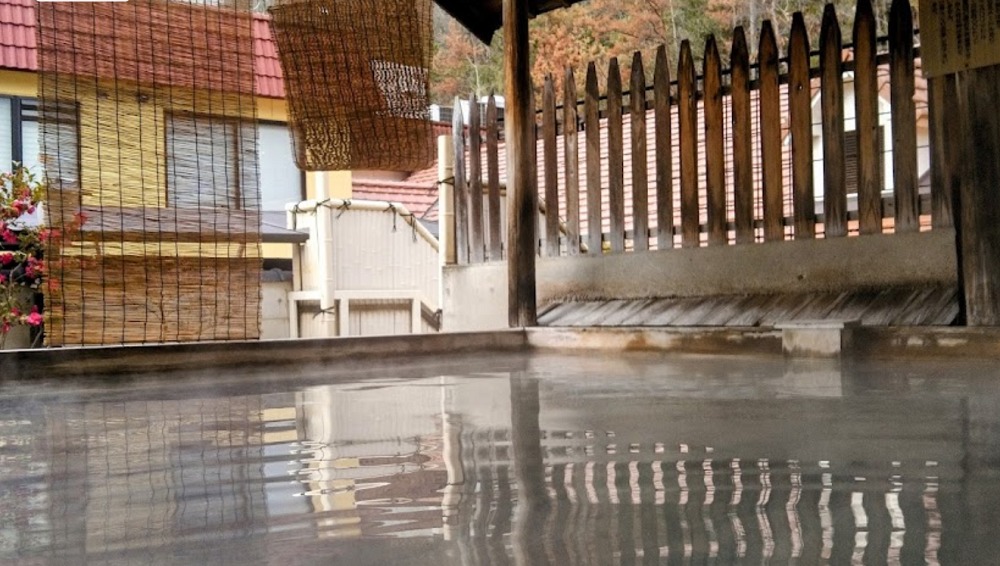 岡山桃太郎温泉の檜風呂