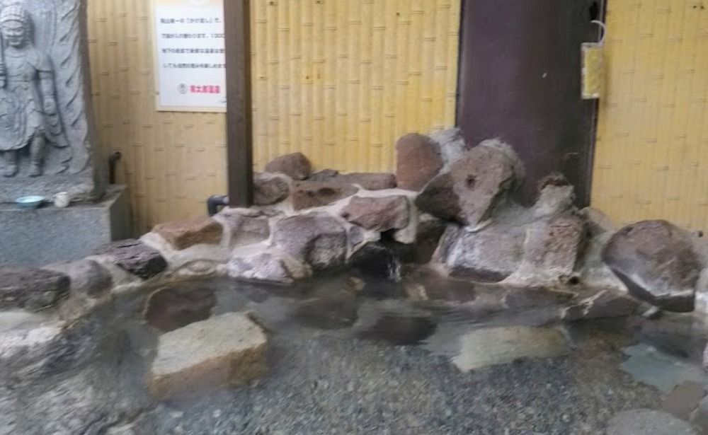 岡山桃太郎温泉の岩風呂