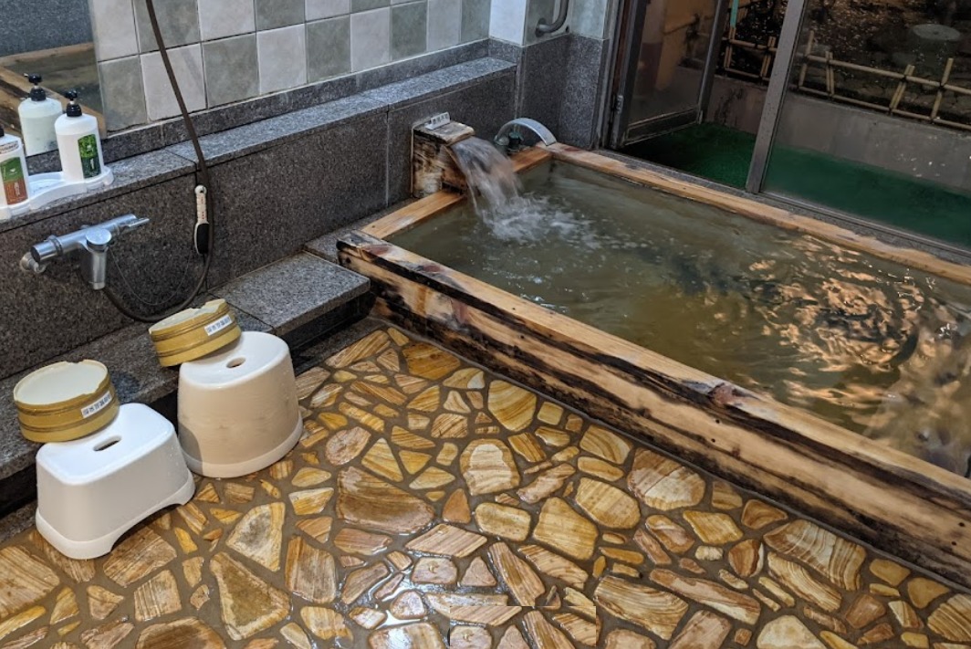 湯郷 鷺温泉館の家族風呂さくら（桧風呂）