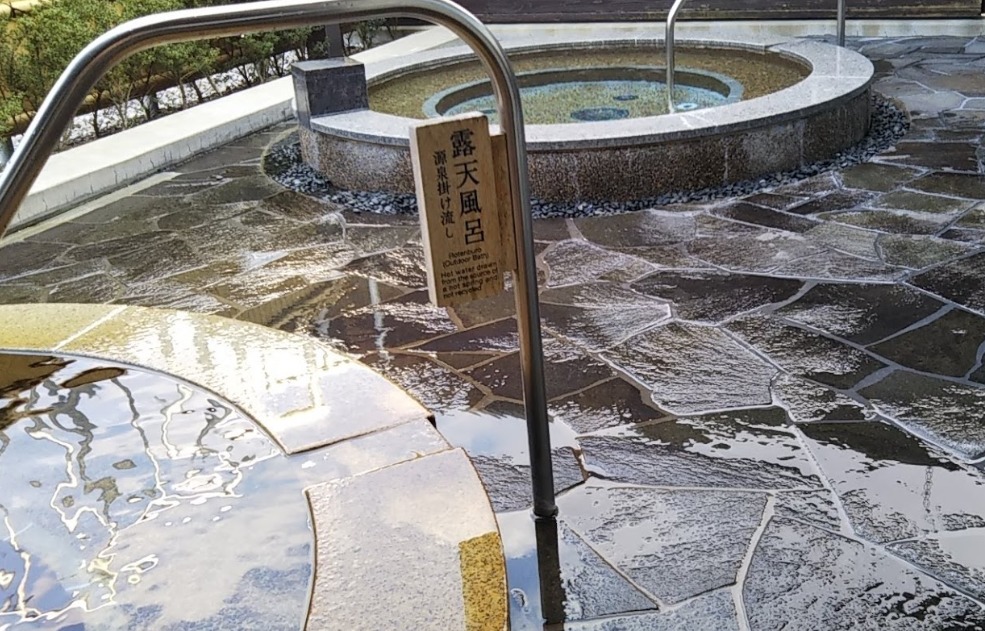 たけべ八幡温泉の意思の露天風呂