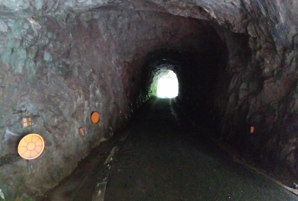 羽山第二トンネル内