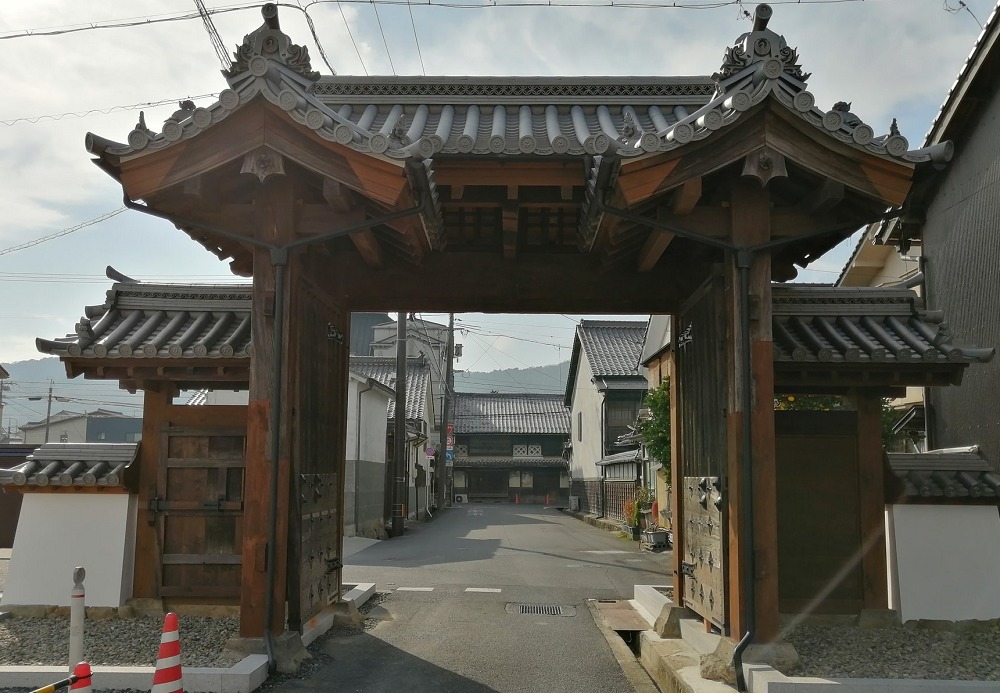 本源寺の門