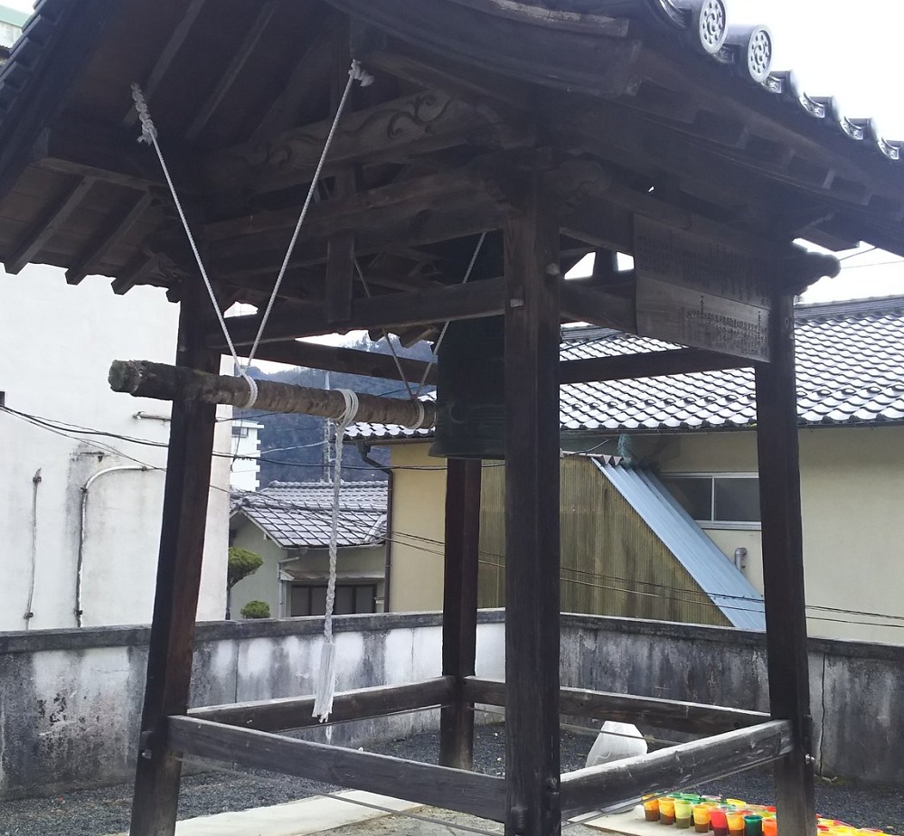 湯神社の鐘