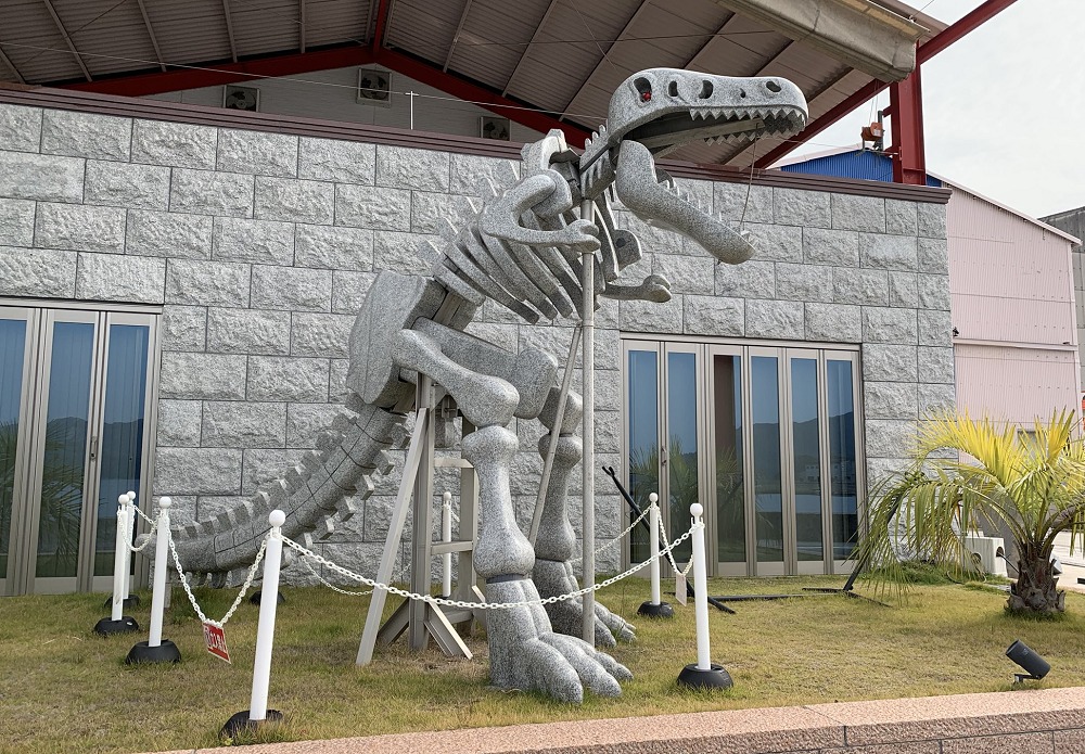 K's LABO（ケーズラボ）の石恐竜