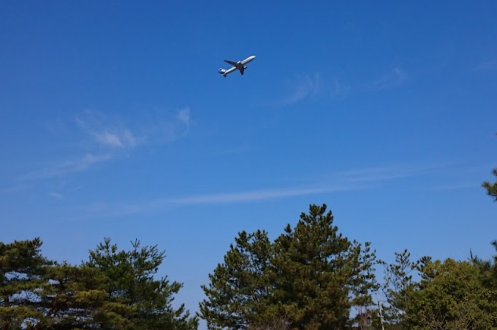 岡山空港ゴルフコース　と飛行機