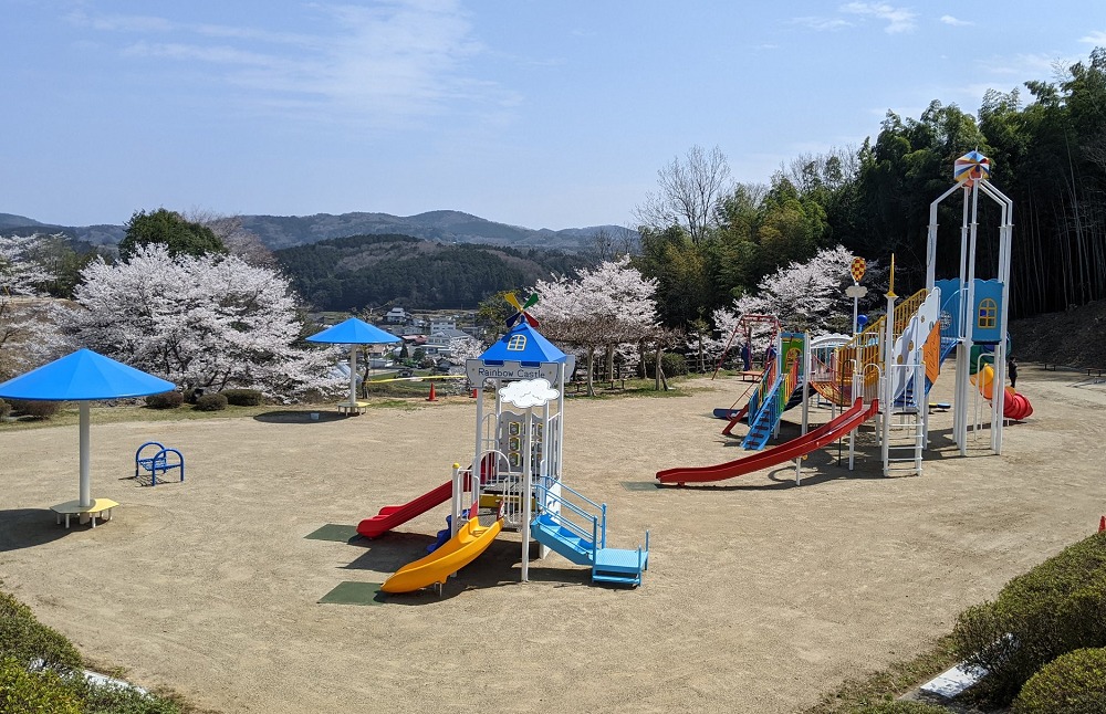 美咲町中央総合運動公園の遊具