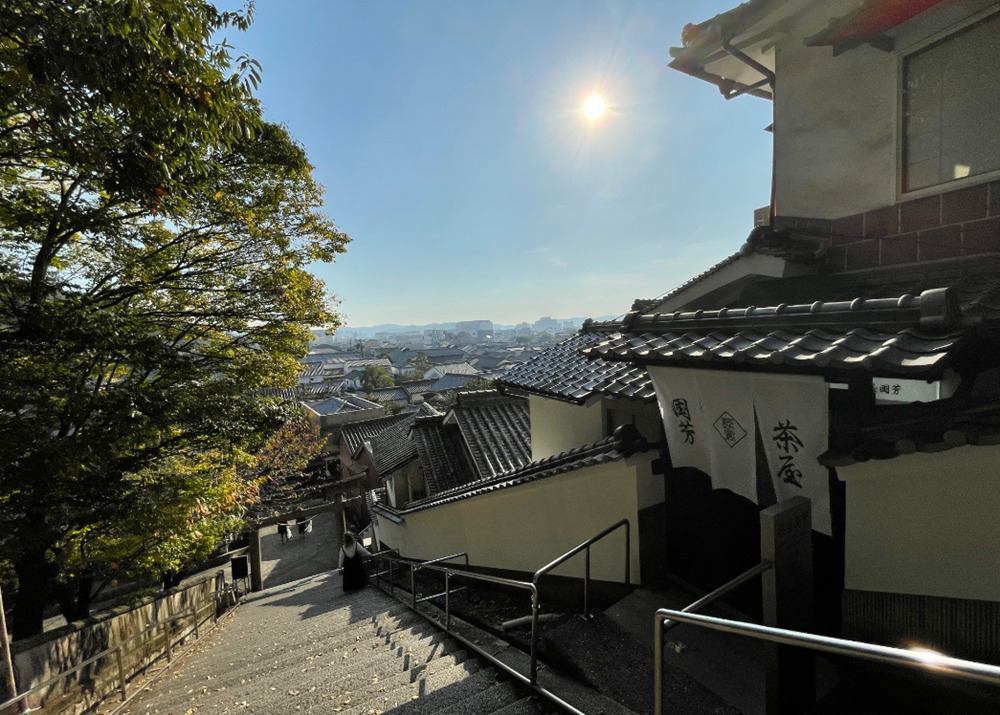 阿智神社の階段の景色