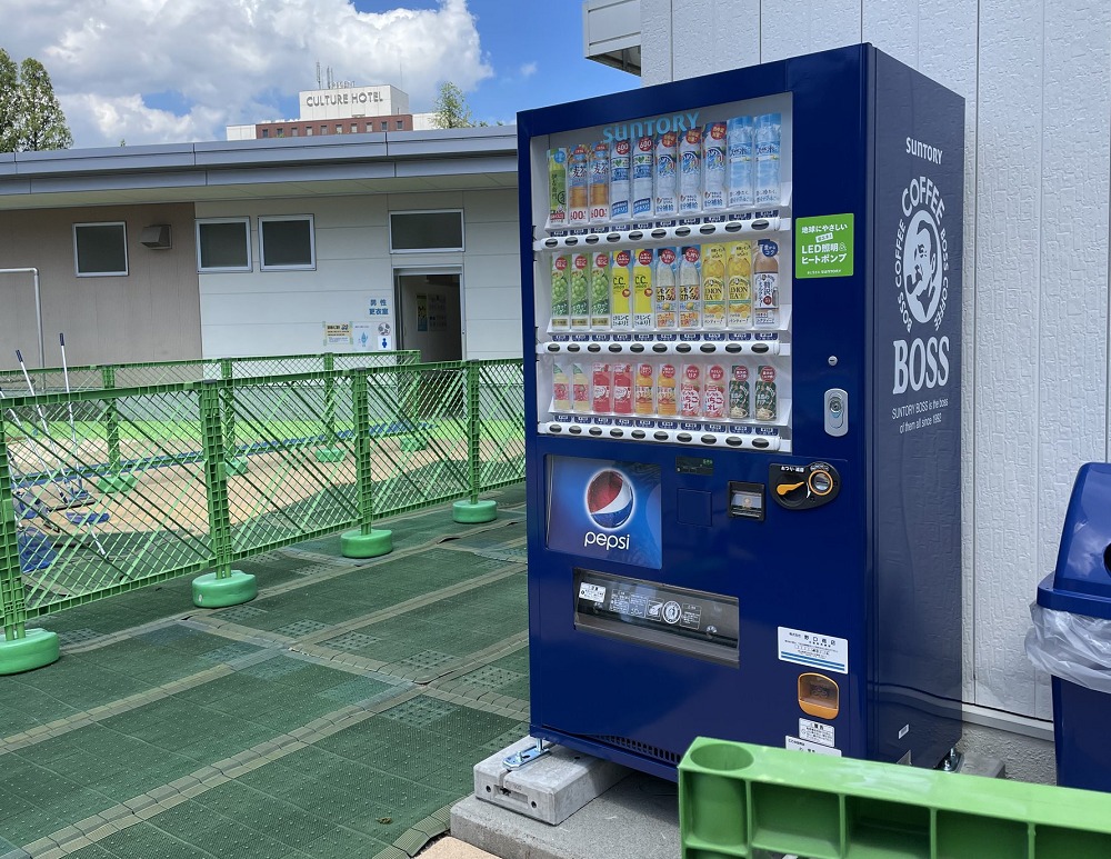 岡山県総合グラウンドの県営プール自販機