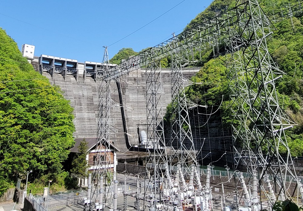 新成羽川ダムの発電所