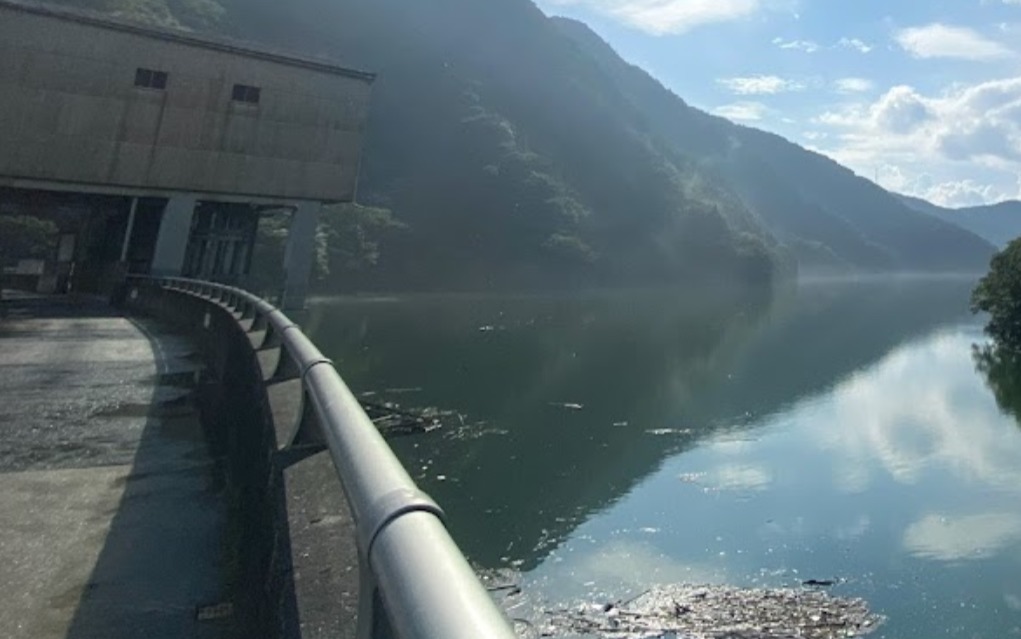 新成羽川ダムのダム湖