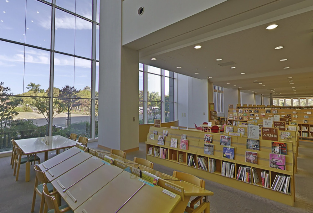 岡山県立図書館の内観