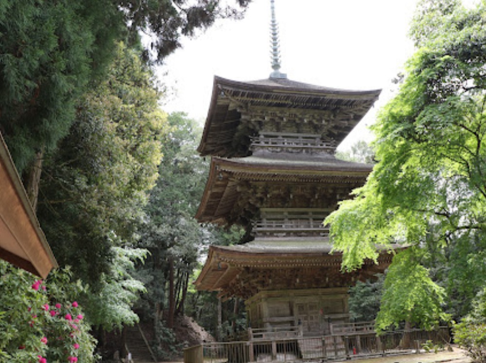 本山寺の三重塔