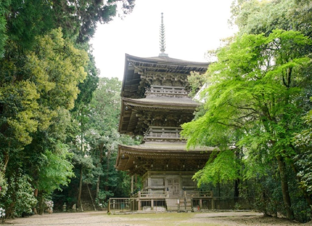 本山寺｜法然上人と縁が深い寺院、本堂・三重塔など国指定文化財【美咲町】 岡山スタイル