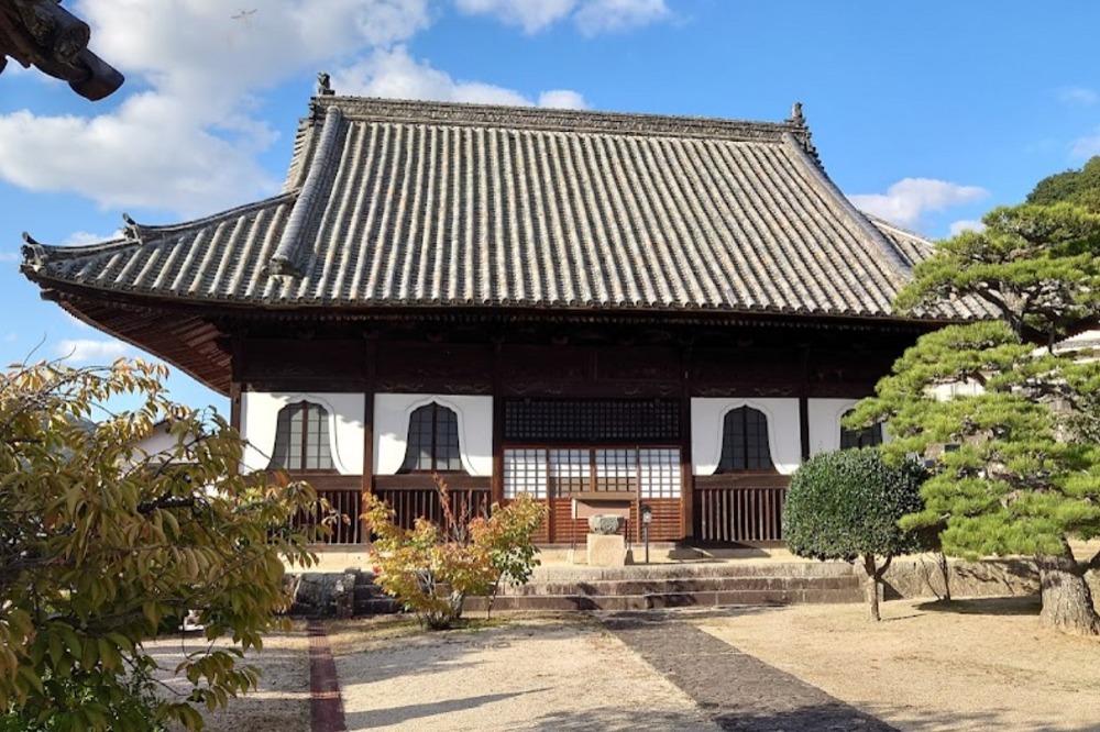 松連寺の境内