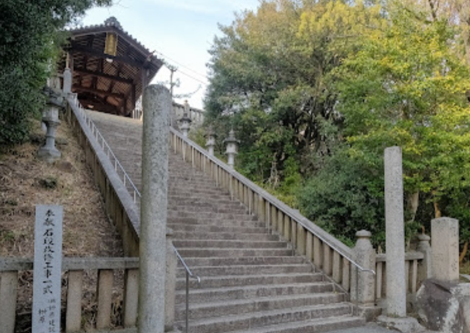 足高神社の階段