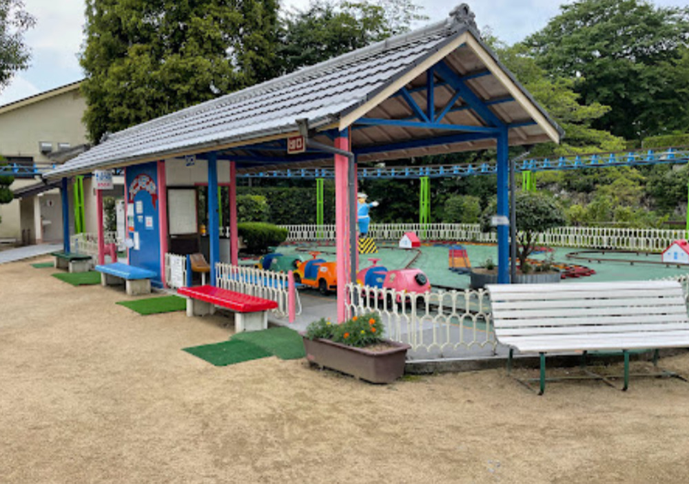 姫路市立動物園と遊具のカート