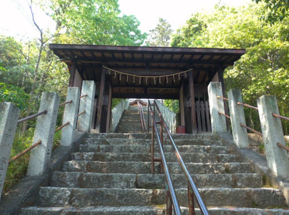 國神社の石段の途中