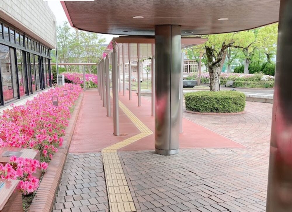 岡山市立中央図書館の入口