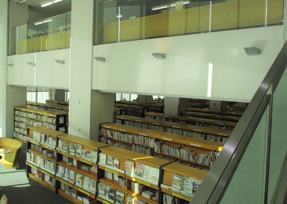 倉敷市立児島図書館の内装
