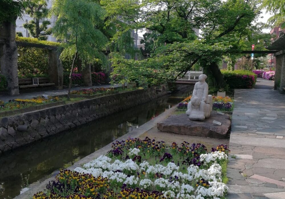 枝川緑道公園の花壇