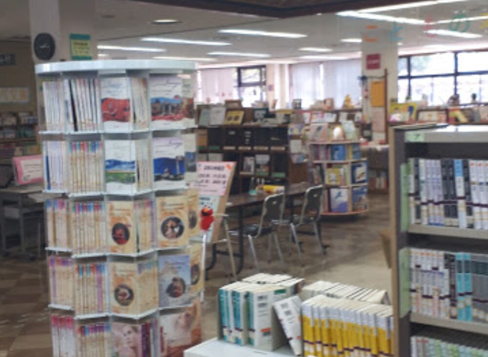 倉敷市立玉島図書館内観