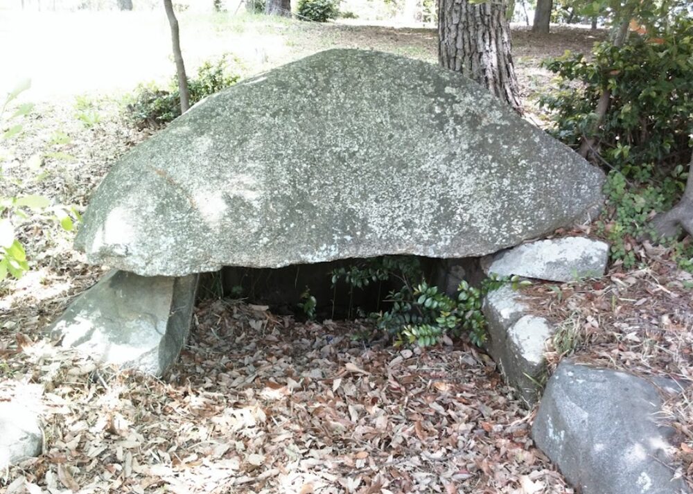 塚山公園の古墳