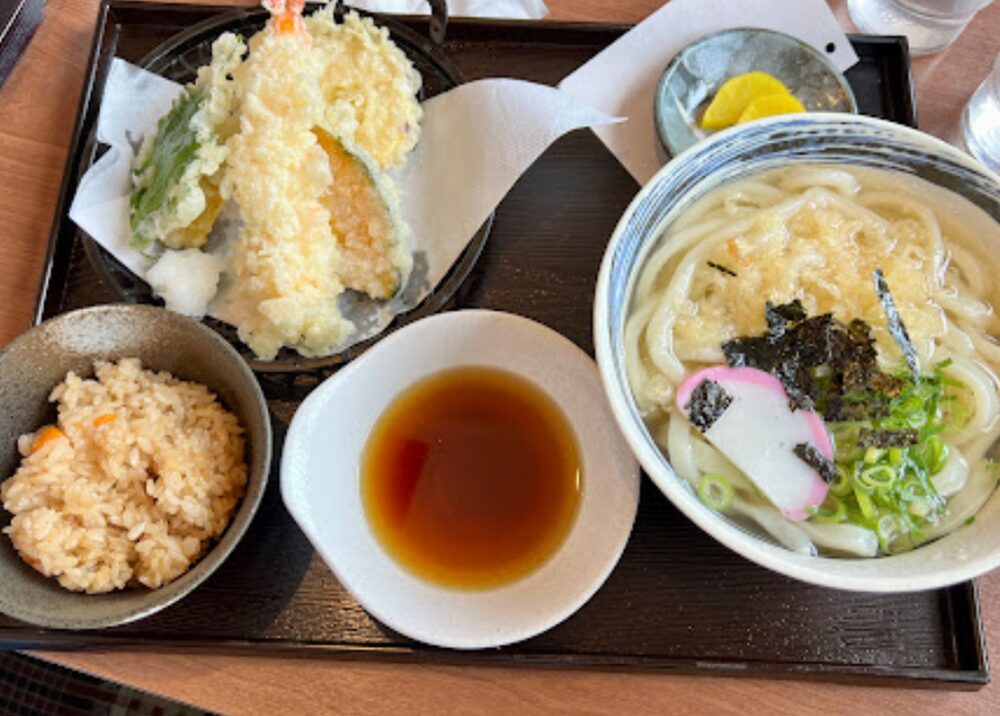 手打ちうどん味平定食