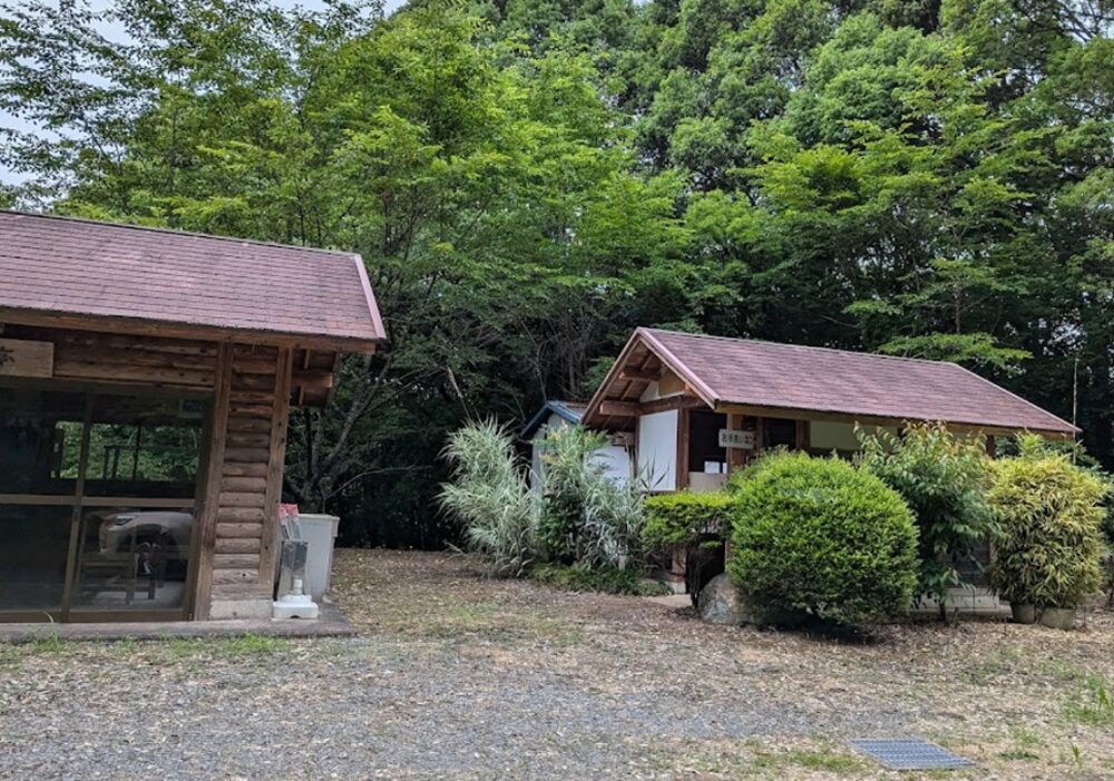 花と渓流の里公園(小滝)休憩所