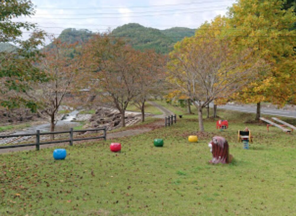 てったせせらぎ公園の遊具2