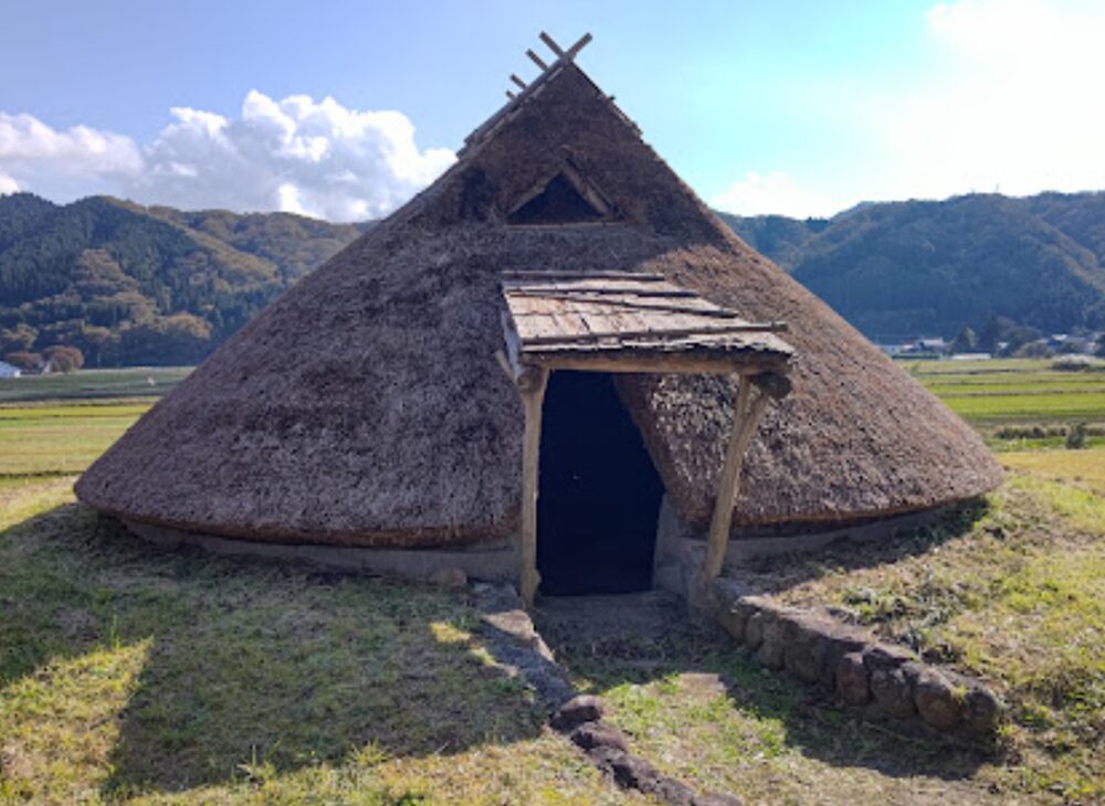 蒜山郷土博物館の竪穴住居