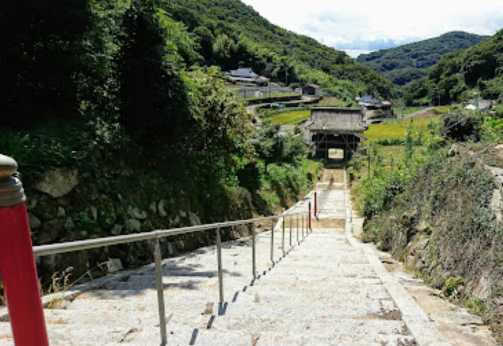 天台宗 銘金山 金山寺階段