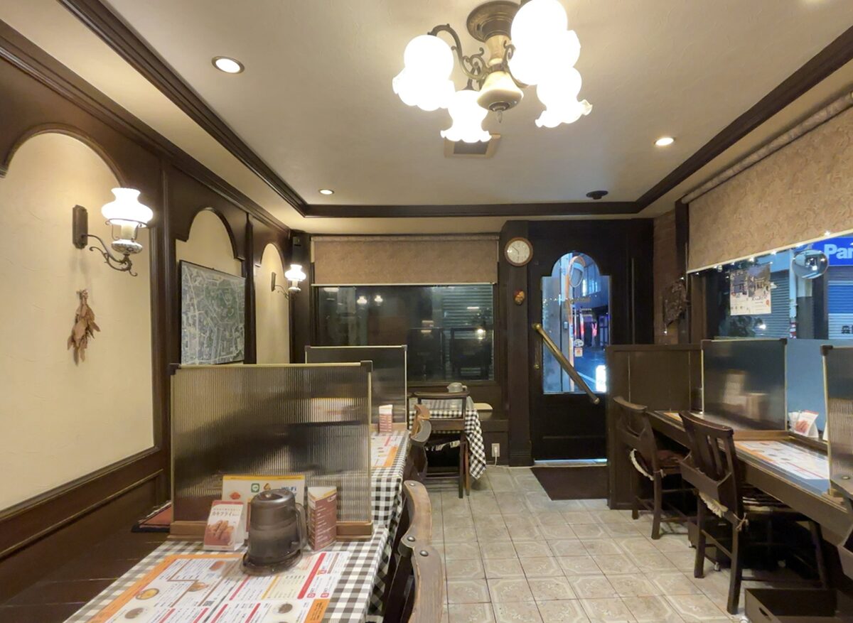 カレーハウス 神戸屋店内