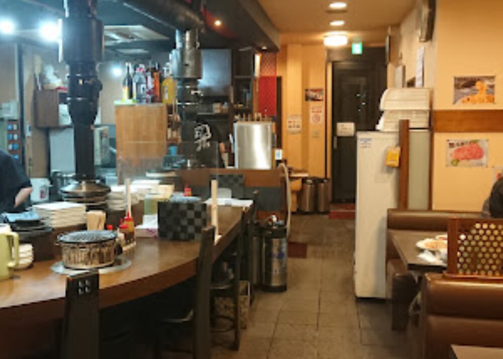 焼肉ポプラ 玉島本店の店内