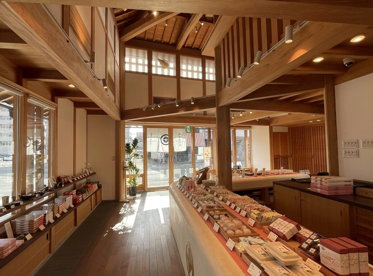 廣榮堂 中納言本店店内