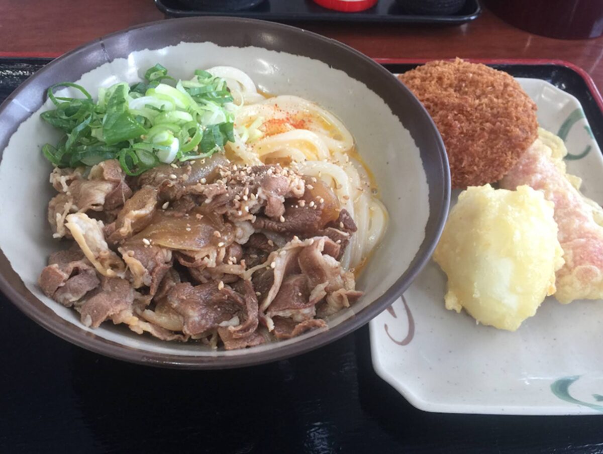 池上製麺所店内のうどん