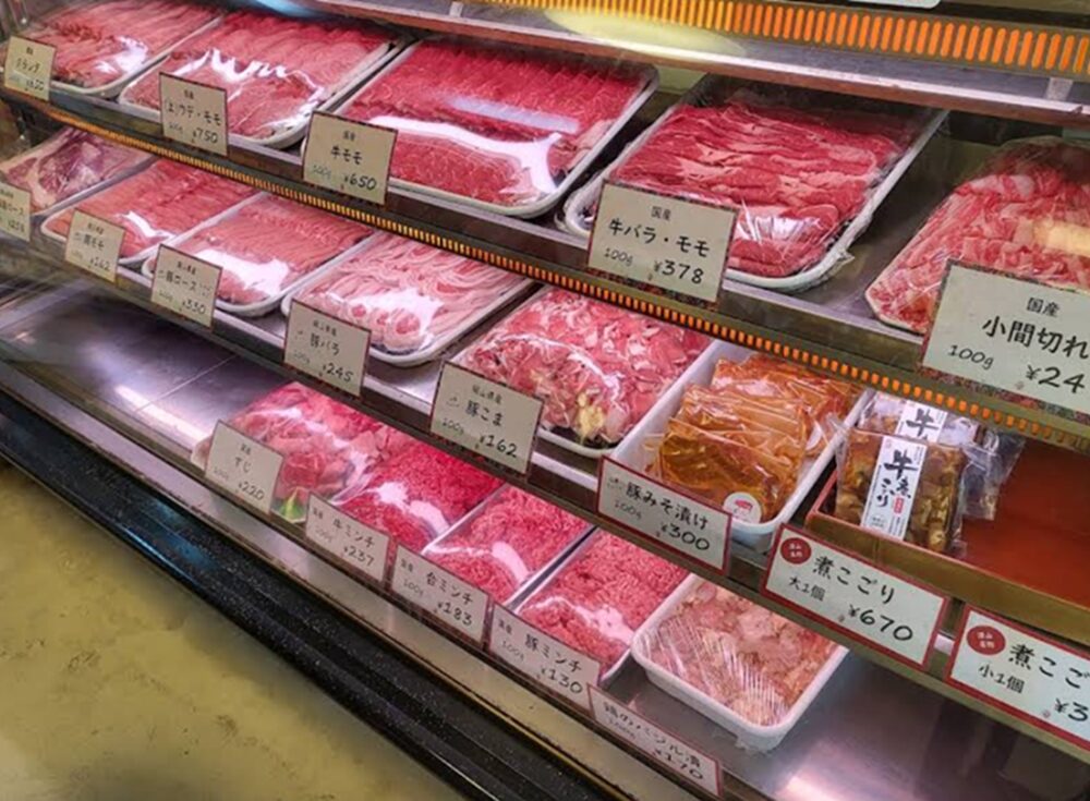 山本精肉店のショーケース