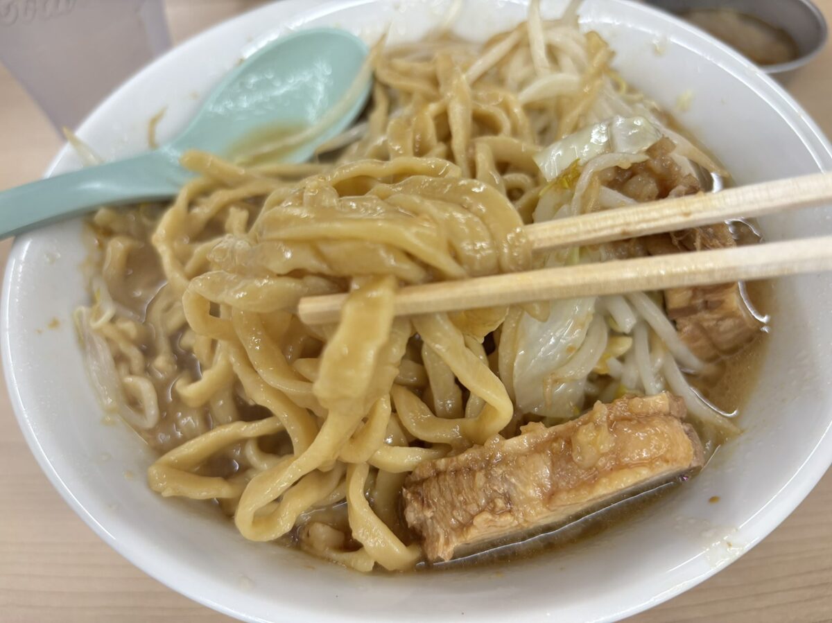 明日の夏次郎 岡山店の麺